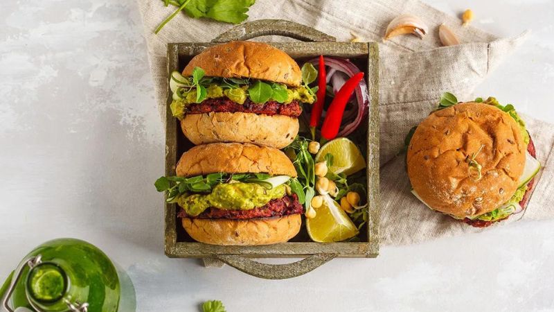 Top 12 Fast Food Chains That Serve Vegetarian and Vegan Burgers