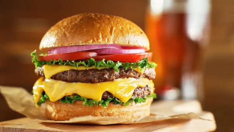 Top 9 Healthy Fast-Food Burgers, According to Dietitians